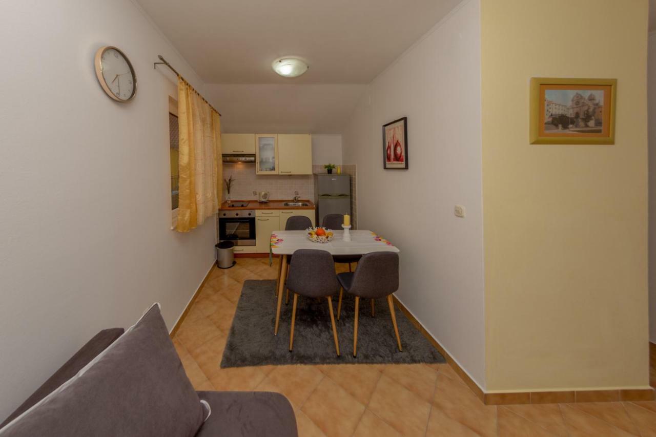 Apartments Vesna Skradin Exterior photo